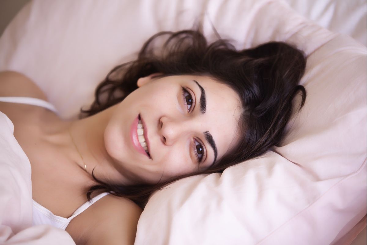 stirare lenzuola camera da letto